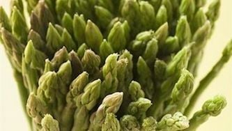 Asparagus in garlic vinaigrette with chèvre