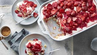 Creamy rhubarb custard pie