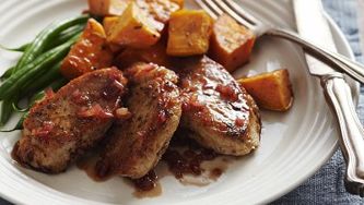Weekday pan-fried pork with sage and onions