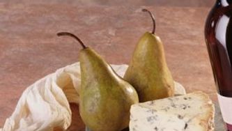 Creamy Stilton and pear spread