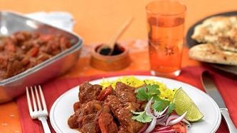 Curried chicken with roasted cashews