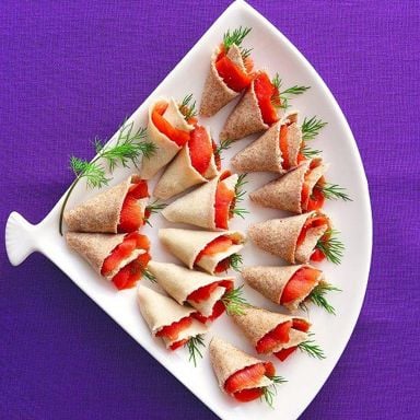 Mini smoked salmon cones