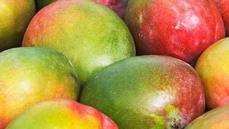 Rhubarb mango crisp