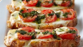 Fast-fix Caprese pizza toast