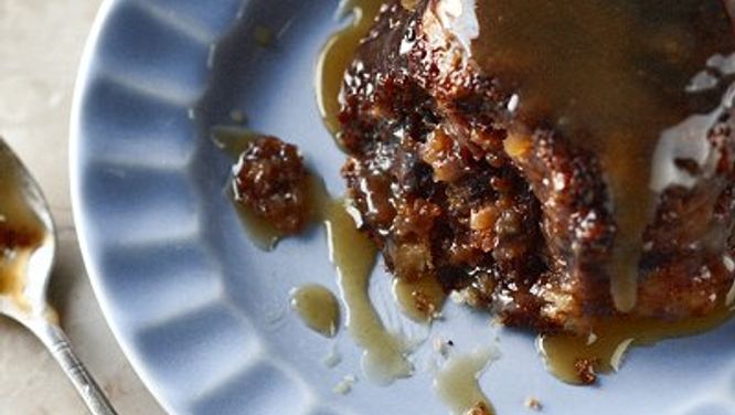 Sticky toffee puddings with caramel sauce