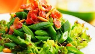 Mediterranean tomato and bean salad