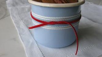 Crisp gingerbread with pecans