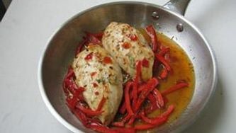 Glazed chicken with red peppers
