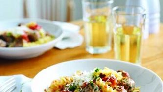 Light chicken meatballs with fusilli
