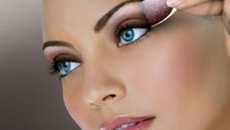Stick-on eyeshadow
