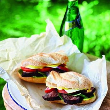 Steak baguette with curried mayo