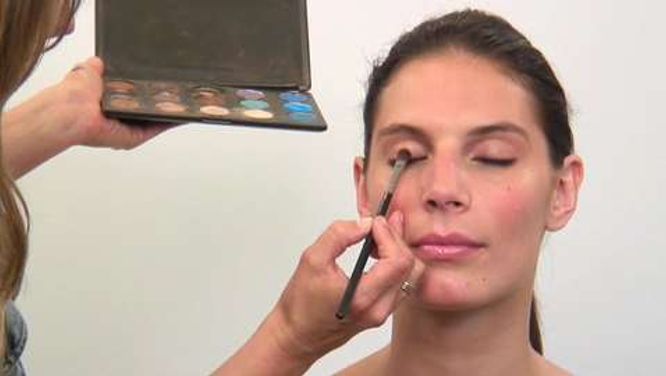 Four steps to simple smoky eyes