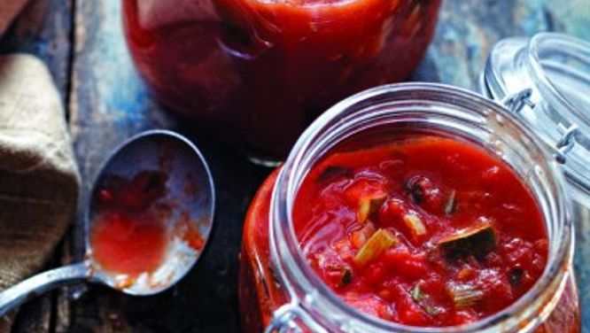 Fresh herbed tomato sauce