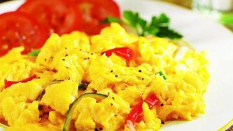 Avocado & tomato scramble