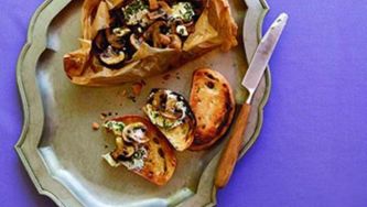 Packet-baked mushrooms with thyme