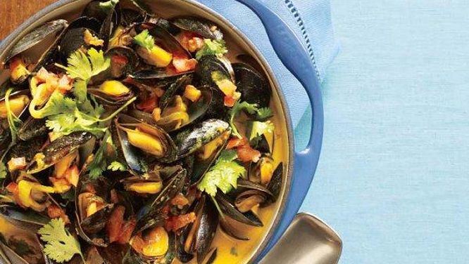 Curried coconut mussels