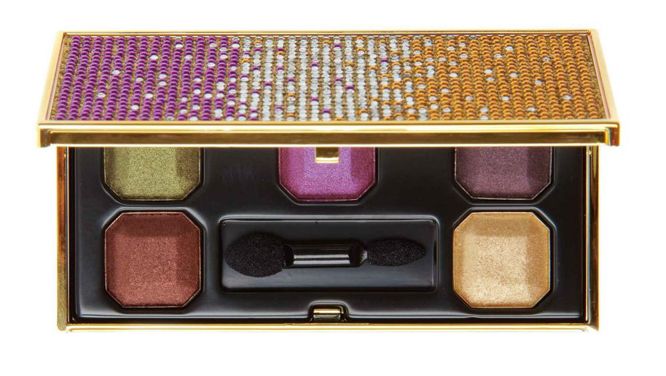 Bright eyeshadows: Beauty trend of the season