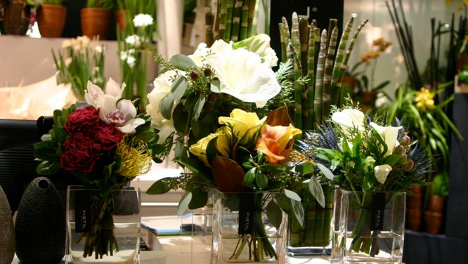 Sublime flowers for a marvelous holiday centrepiece
