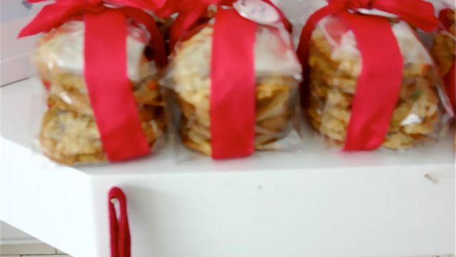 The great neighbourhood holiday cookie giveaway