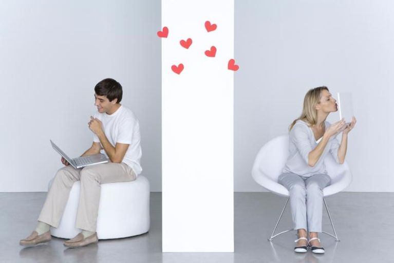 Long distance, same city: Pros and cons of a long distance relationship