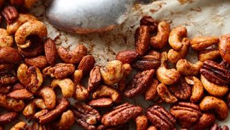 Spicy and sweet nuts
