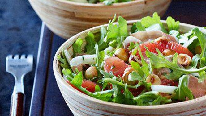 Easy arugula and hazelnut salad: Day 11