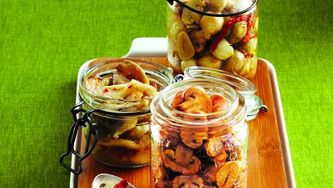 Marinated mushrooms with shallots and thyme