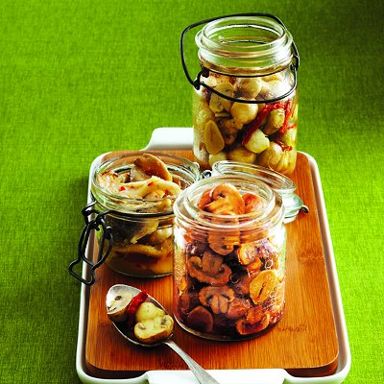 Marinated mushrooms with shallots and thyme