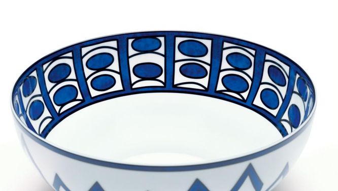 Decorate your table with a signature bowl turned centrepiece
