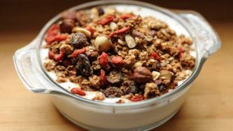 Quinoa granola with berries: Superfood recipe Day 14