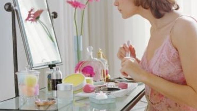 Your five-minute makeup wakeup routine