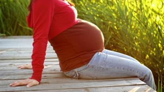 Is home birth better than delivering in hospital?