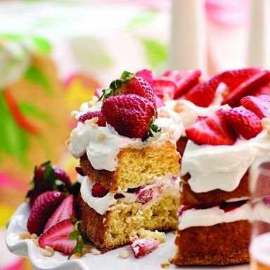 Maple-Strawberry Cream Cake