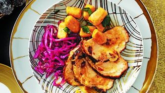 Braised red cabbage