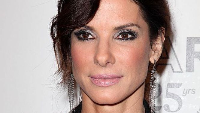 How to wear bright makeup