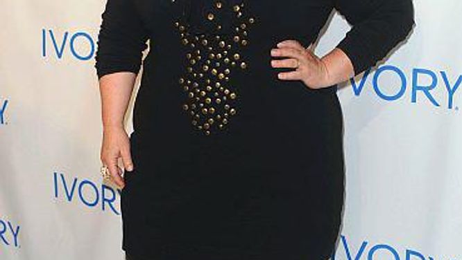 How to wear slim fitting clothes if you are plus size