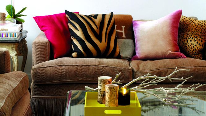 How to decorate a small living space