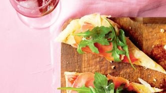 Prosciutto and arugula pizzette recipe and a fizzy orange wine cocktail