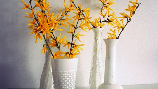 DIY milk glass centrepieces for Easter