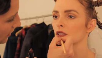 How to apply lipstick