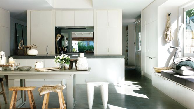 Home design: Simple, elegant monochromatic decor