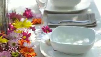 How to use flower heads to create a pretty, summery table setting