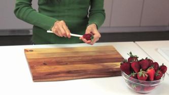 The best way to hull a strawberry