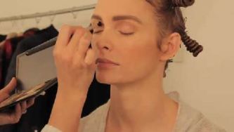 How to create a natural looking eye