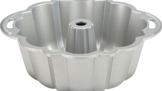 How to make roast chicken in a bundt pan