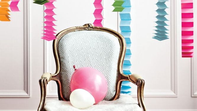 Cheerful party decoration: Accordion streamers!