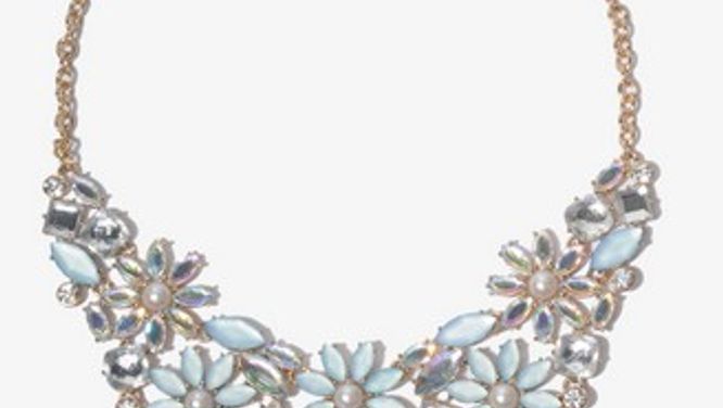 Weekly steal: Pretty floral bib necklace
