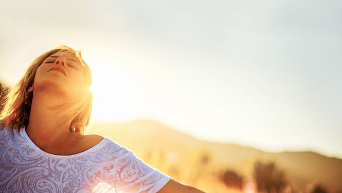 6 simple ways to extend your summer glow