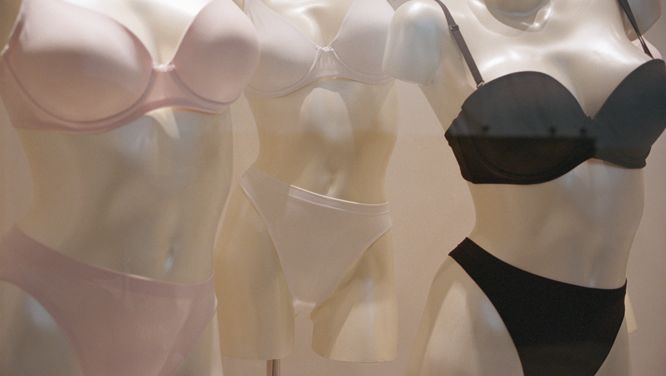 How to find a pretty bra that fits large boobs