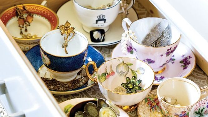 Declutter tip: Organize jewellery in vintage cups